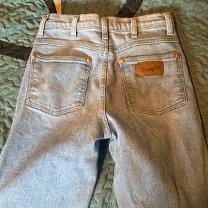 Wrangler crop straight leg size 25 in new condition